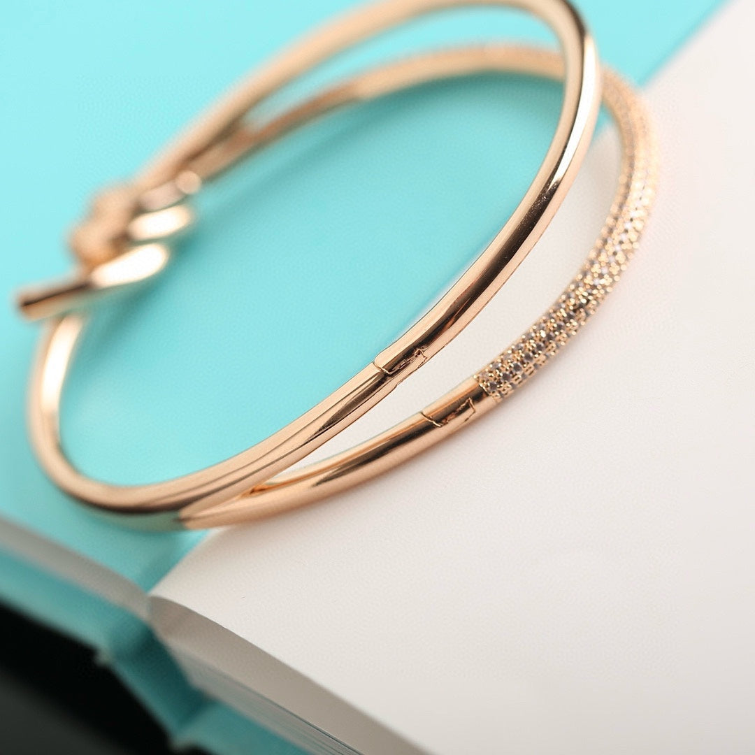 [Kaelin Vow]KNOTEN-ARMBAND MIT DOPPELTER REIHENFÜHRUNG AUS ROSÉGOLD MIT DIAMANTEN