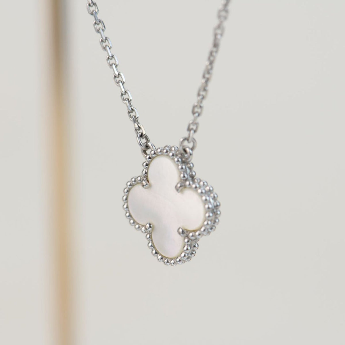 [Kaelin Vow]CLOVER  15MM WHITE MOTHER-OF-PEARL SILVER