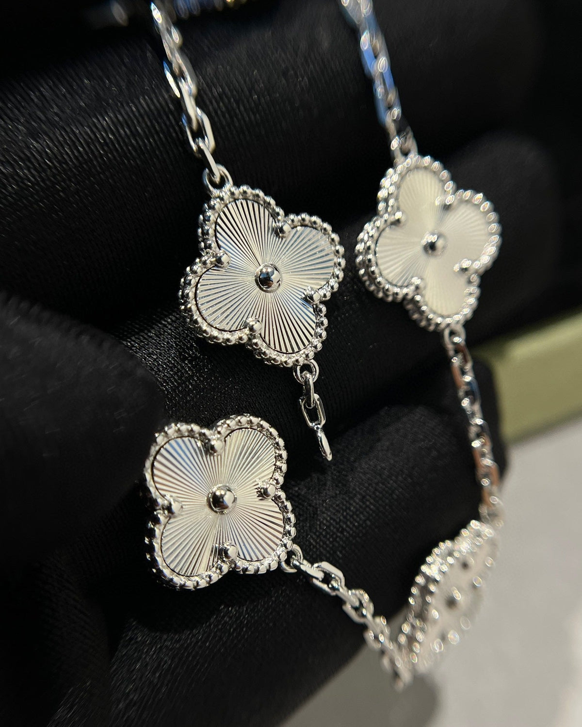 [Kaelin Vow] CLOVER 5 MOTIF LASER BRACELET COLLECTION